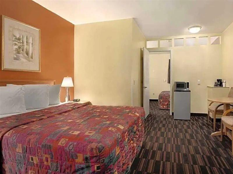 Knights Inn Tucson D.M.A.F Area Extérieur photo