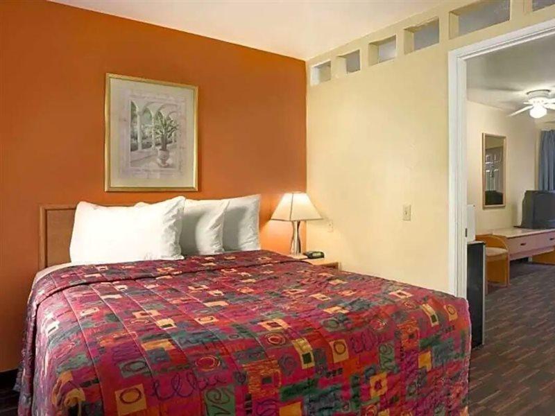 Knights Inn Tucson D.M.A.F Area Extérieur photo