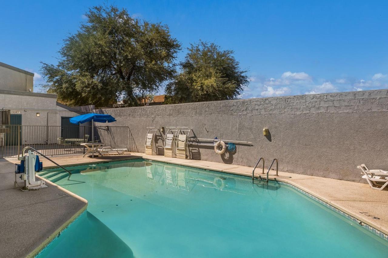 Knights Inn Tucson D.M.A.F Area Extérieur photo