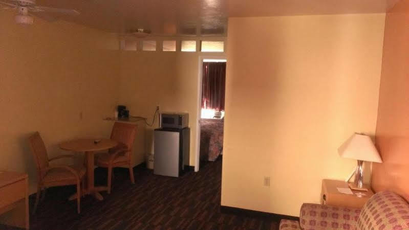Knights Inn Tucson D.M.A.F Area Extérieur photo